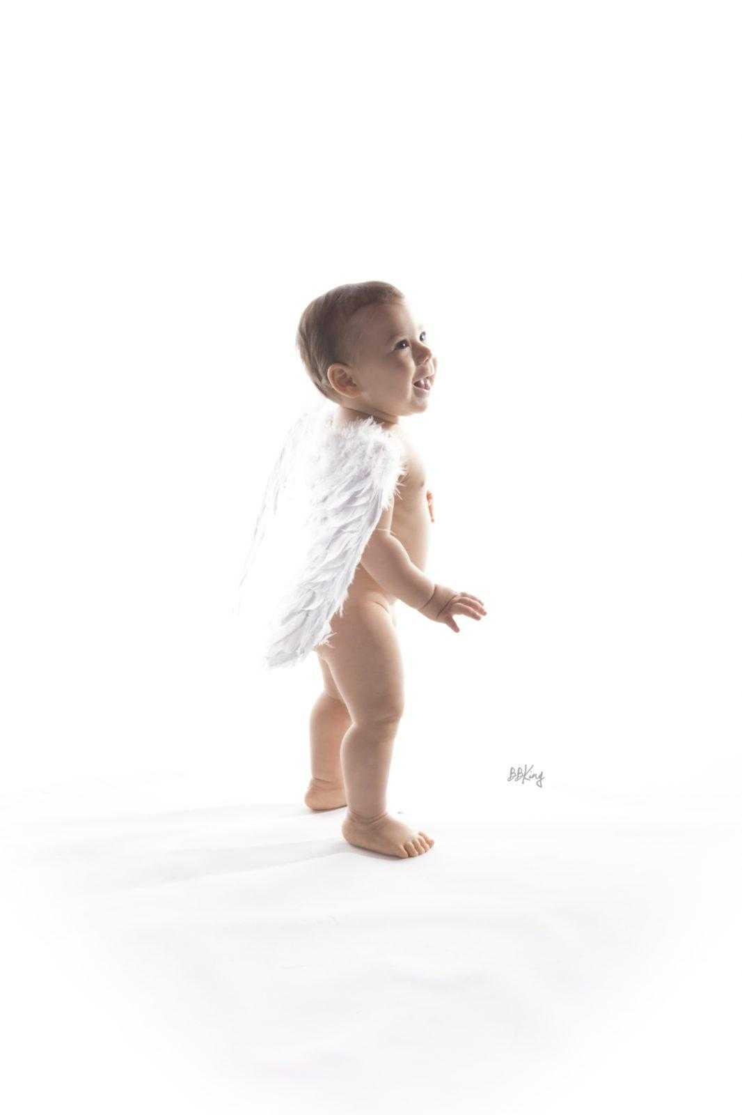 photo bébé ange en studio dans le 06